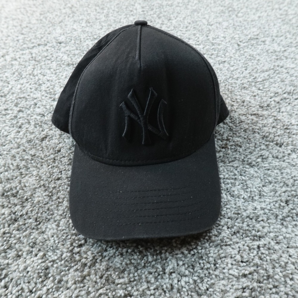 New York Yankees Hat Cap Mens One Size Black MLB Adjustable Strap Back New Era
